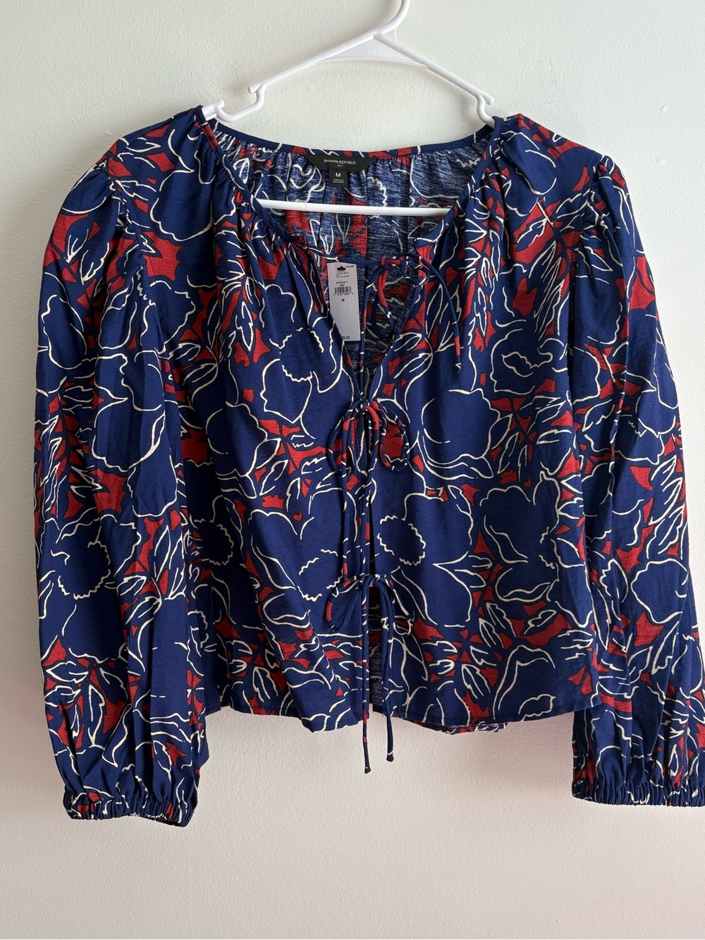 Banana Republic Blue Floral Tie-Front Blouse with Red Accents NWT, Size M